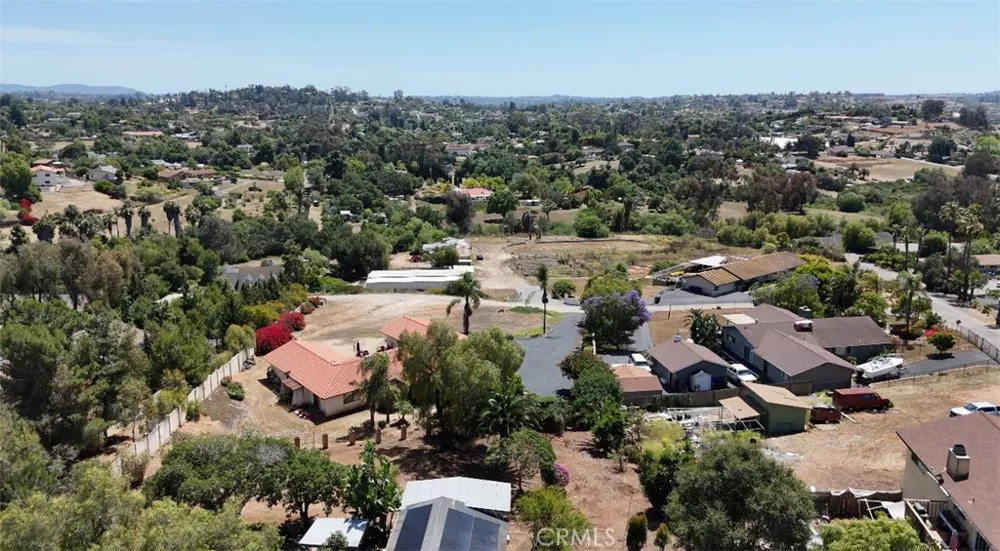 519 Mason Vista, CA 92084