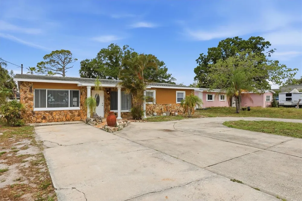 721 BAYSHORE DRIVE Tarpon Springs, FL 34689