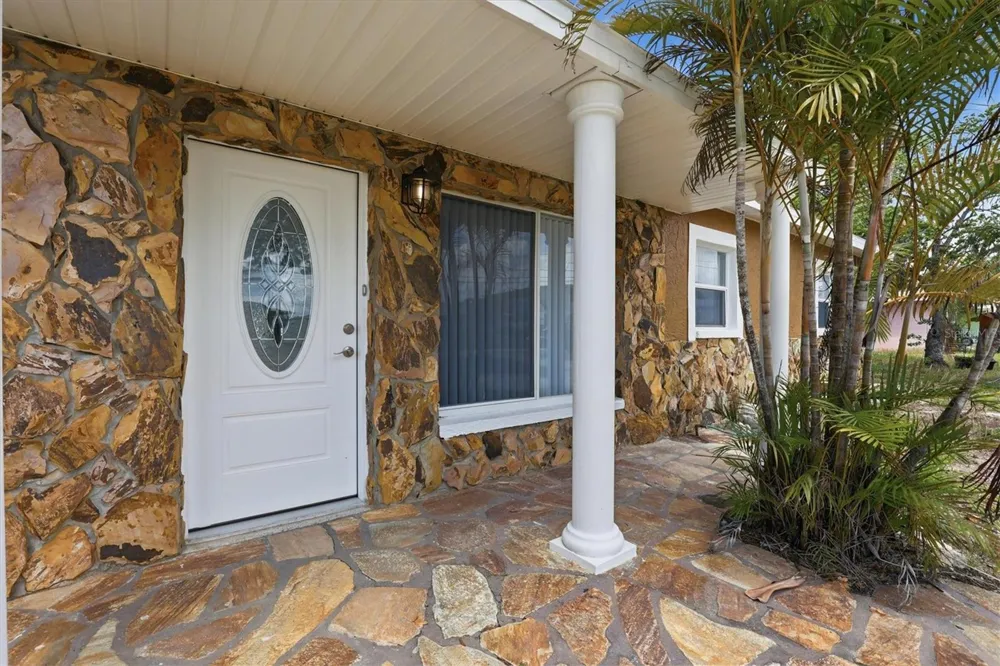 721 BAYSHORE DRIVE Tarpon Springs, FL 34689