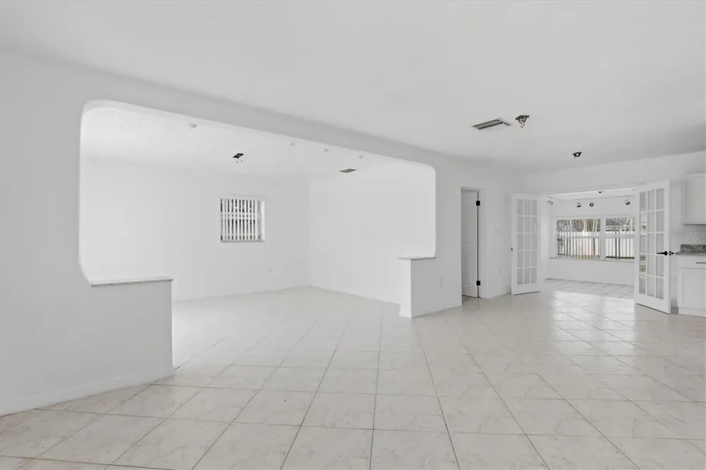 721 BAYSHORE DRIVE Tarpon Springs, FL 34689