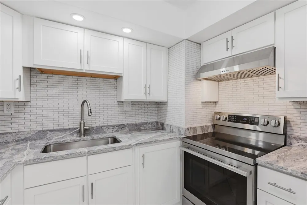 721 BAYSHORE DRIVE Tarpon Springs, FL 34689
