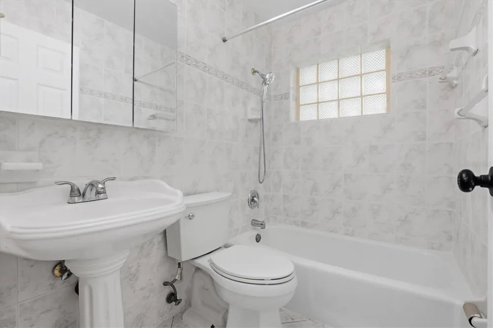 721 BAYSHORE DRIVE Tarpon Springs, FL 34689