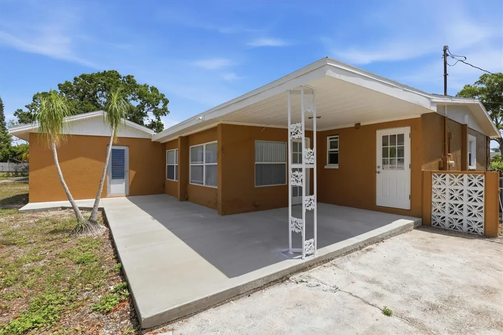 721 BAYSHORE DRIVE Tarpon Springs, FL 34689