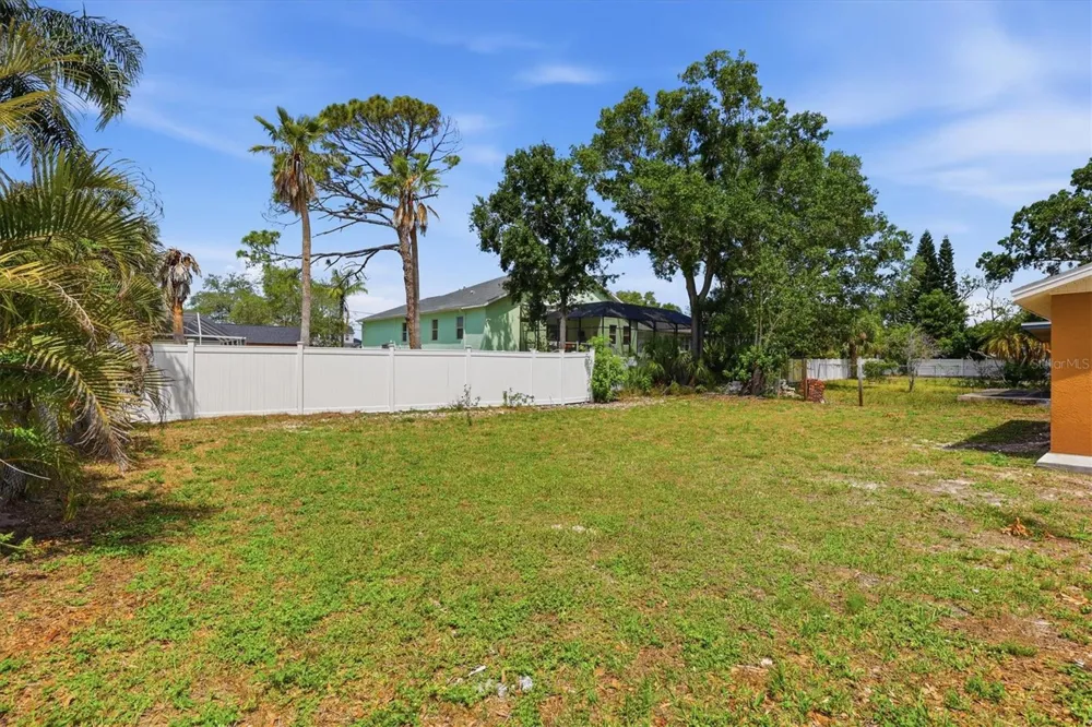 721 BAYSHORE DRIVE Tarpon Springs, FL 34689