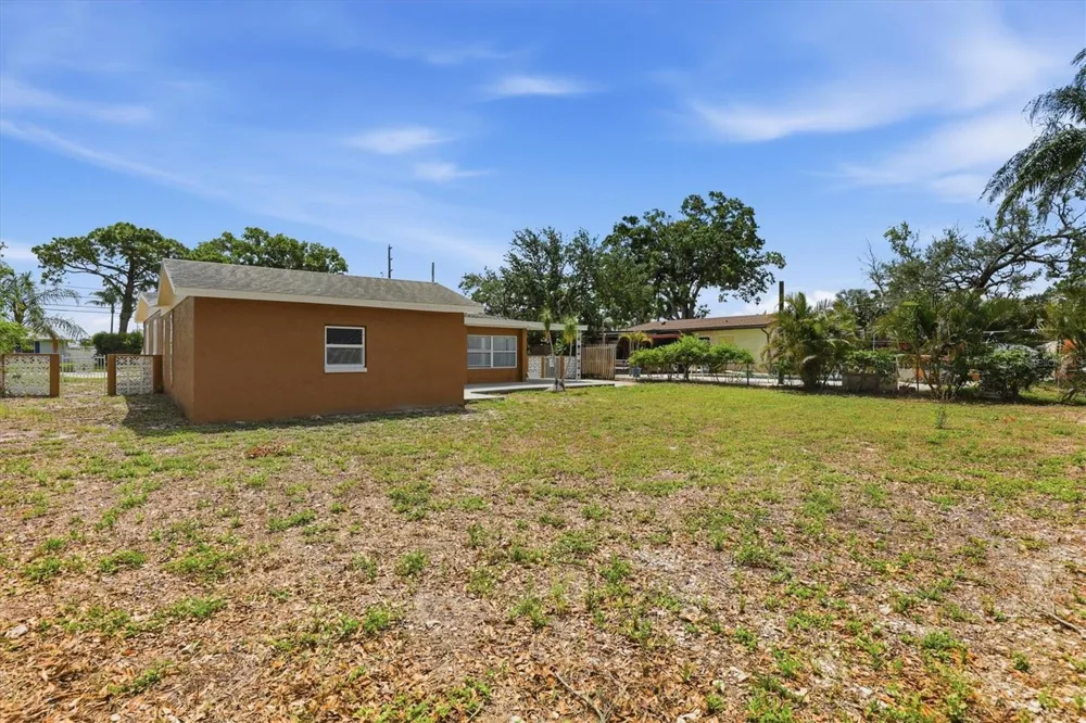 721 BAYSHORE DRIVE Tarpon Springs, FL 34689