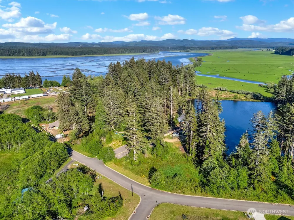 10 Sunrise Lane South Bend, WA 98586