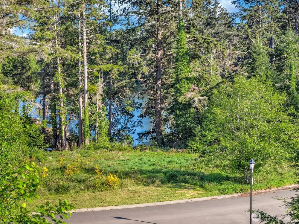 10 Sunrise Lane South Bend, WA 98586