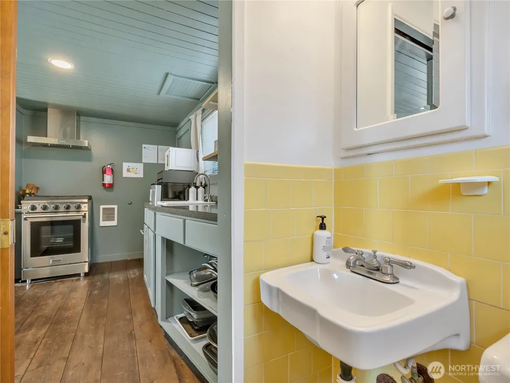 105 Ocean Beach Boulevard S #8 Long Beach, WA 98631