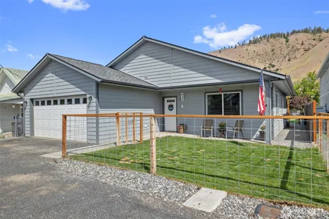200 W Pleasant Avenue