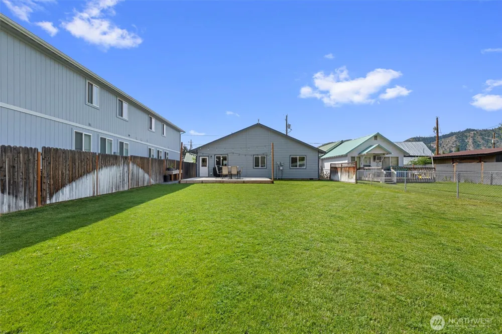 200 W Pleasant Avenue Cashmere, WA 98815