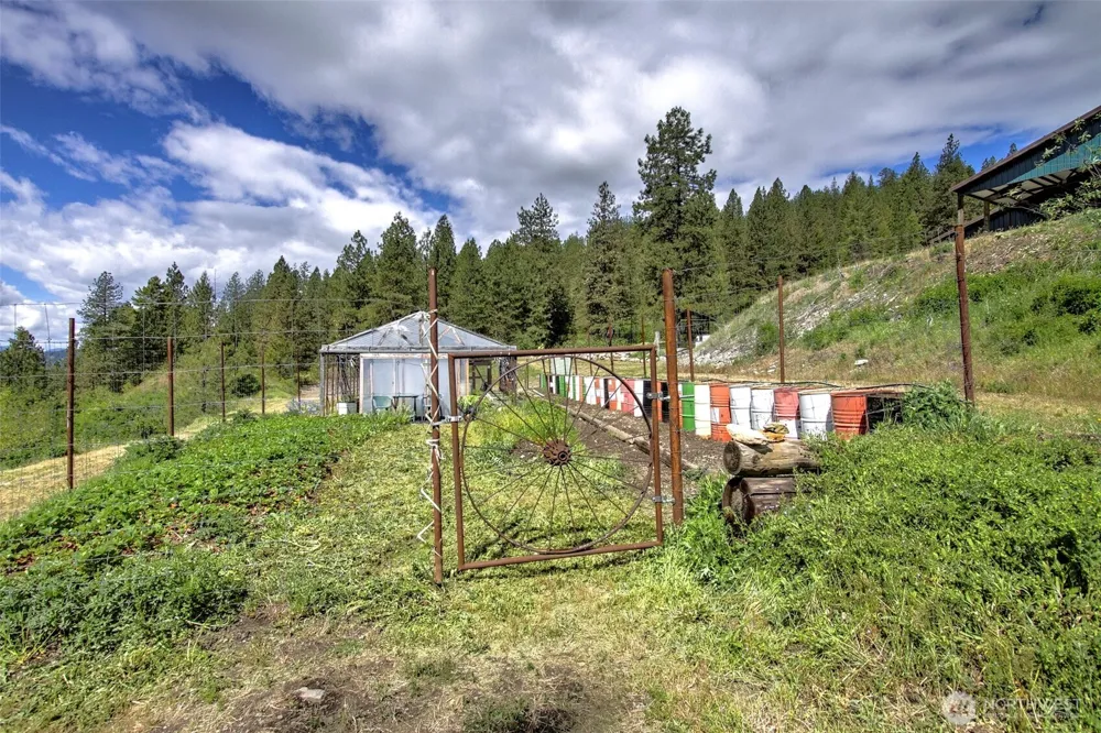 1631 Bonanza Hill Road #P Evans, WA 99126