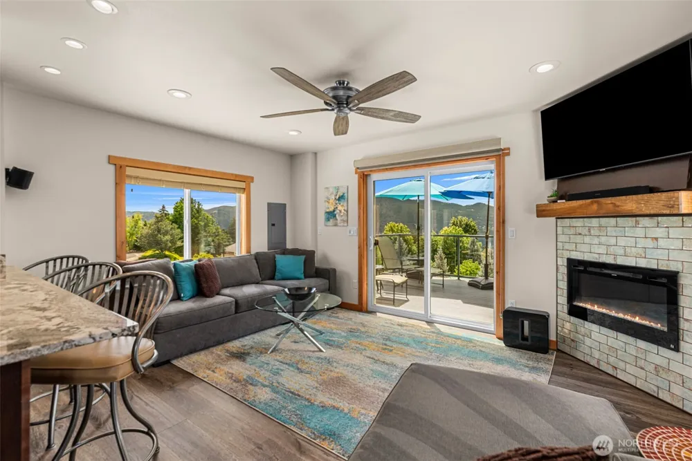 163 Gobblers Knob Manson, WA 98831