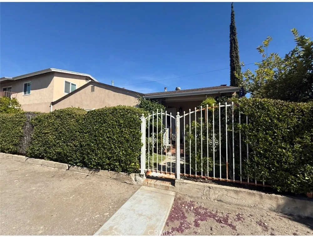 10322 Rincon Avenue Pacoima, CA 91331