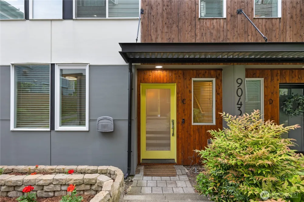9043 C Mary Avenue NW Seattle, WA 98117
