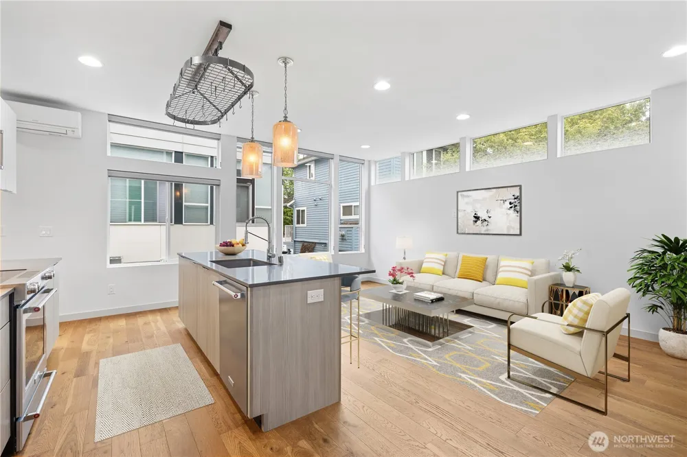 9043 C Mary Avenue NW Seattle, WA 98117