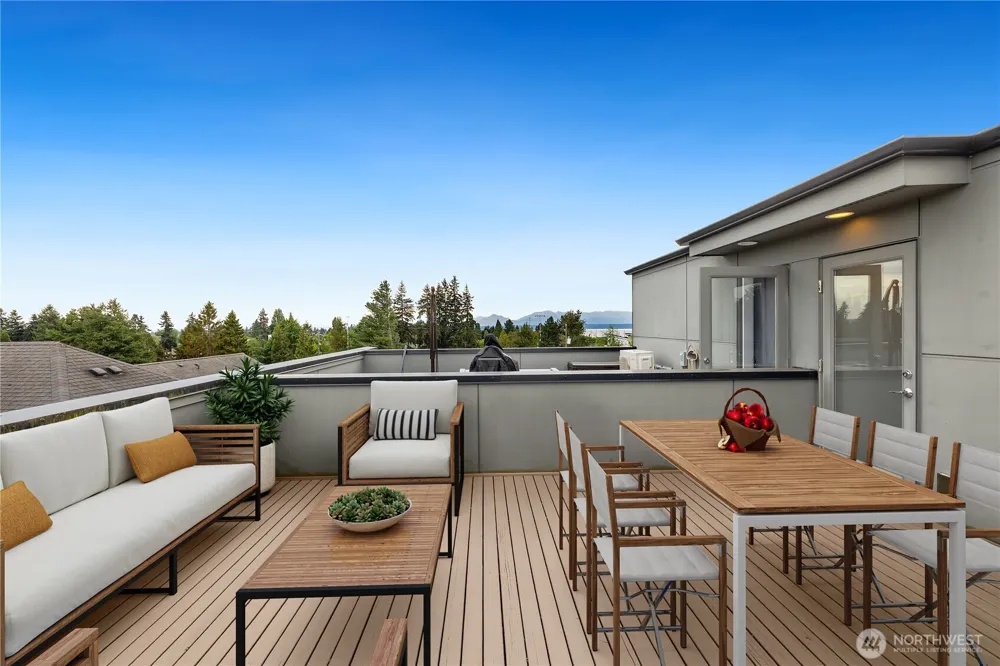 9043 C Mary Avenue NW Seattle, WA 98117