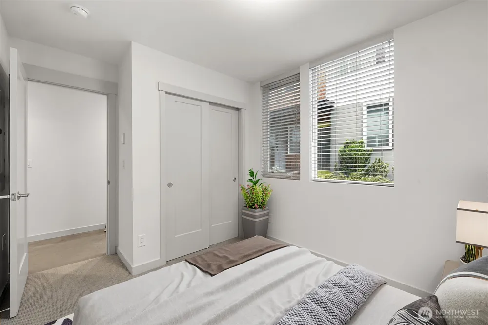 9043 C Mary Avenue NW Seattle, WA 98117