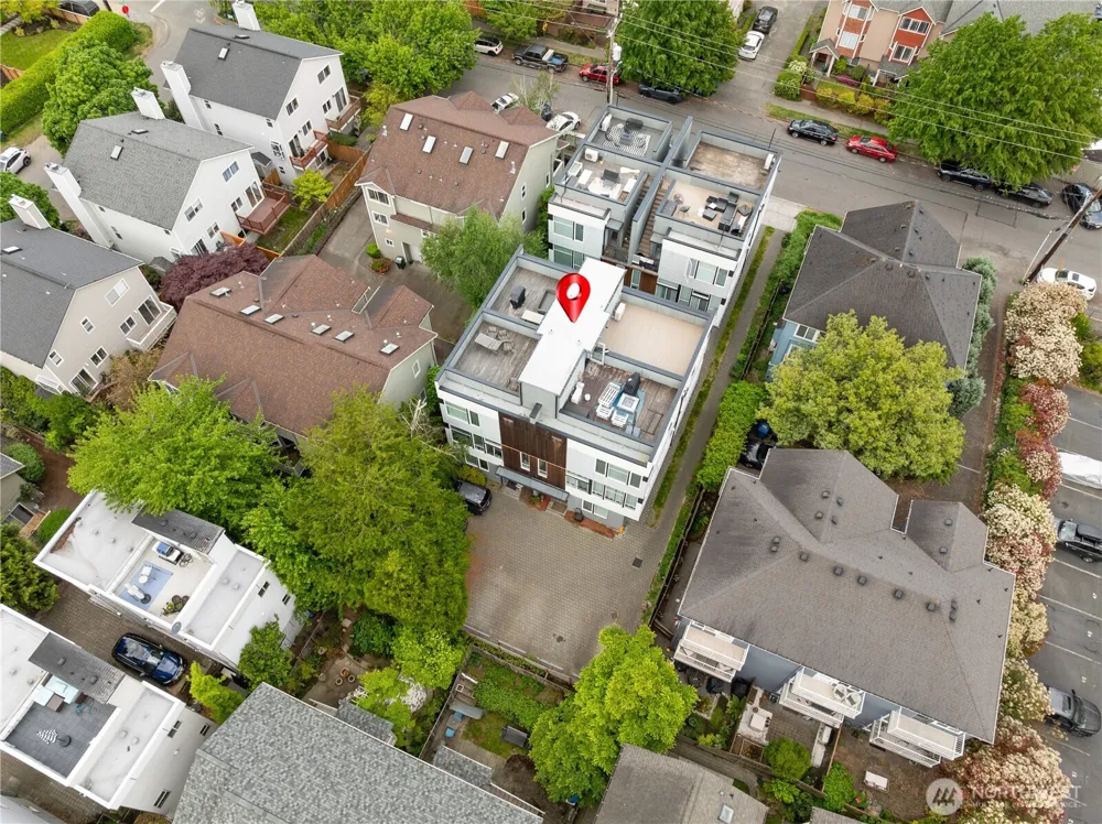 9043 C Mary Avenue NW Seattle, WA 98117