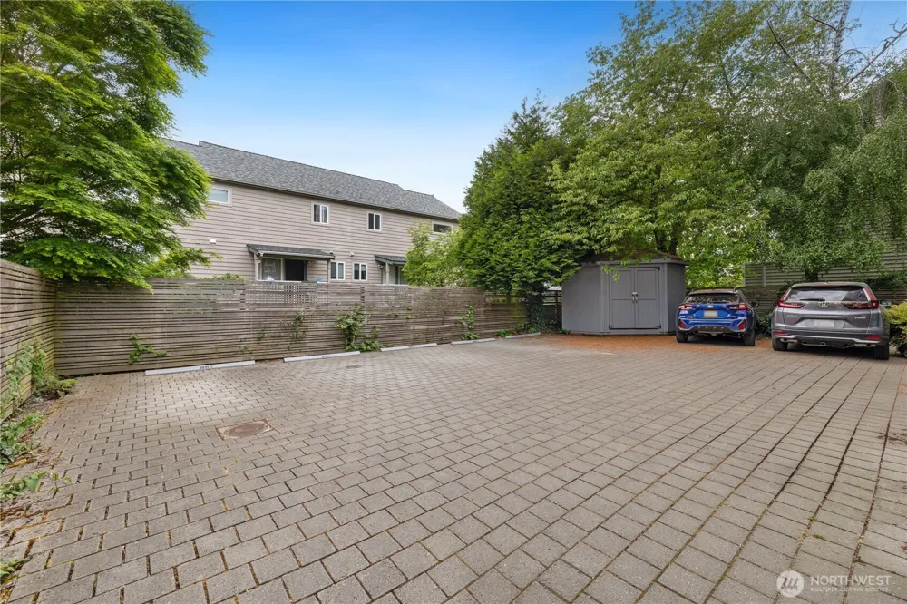 9043 C Mary Avenue NW Seattle, WA 98117