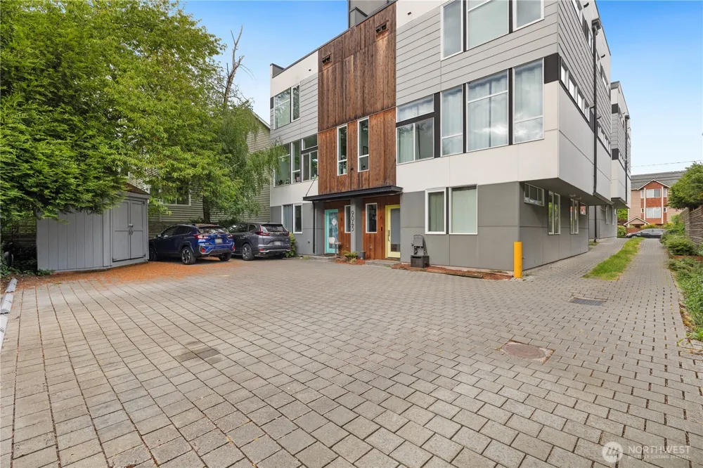 9043 C Mary Avenue NW Seattle, WA 98117