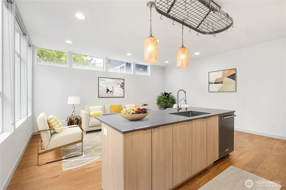 9043 C Mary Avenue NW Seattle, WA 98117