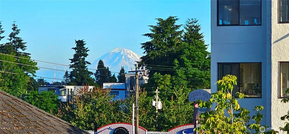 9043 C Mary Avenue NW Seattle, WA 98117