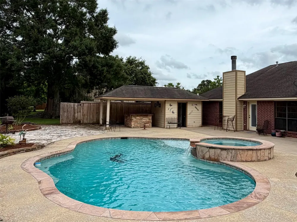 1503 Avenue H Danbury, TX 77534