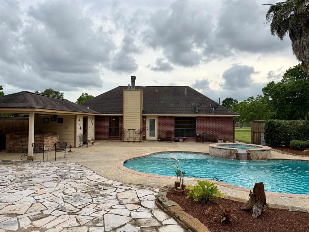 1503 Avenue H Danbury, TX 77534