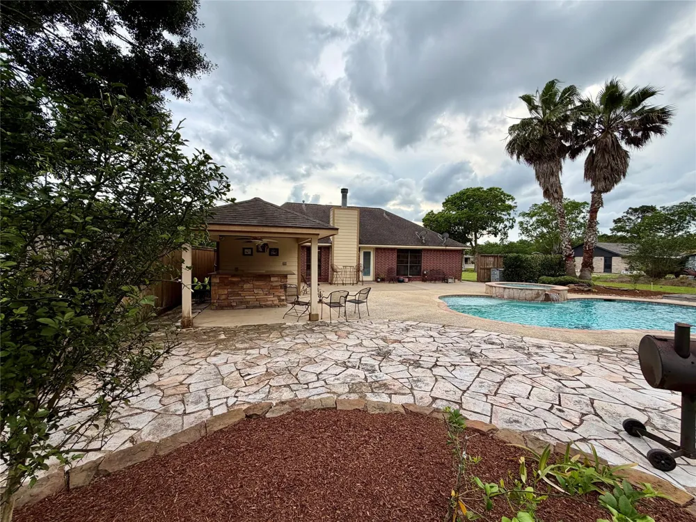 1503 Avenue H Danbury, TX 77534