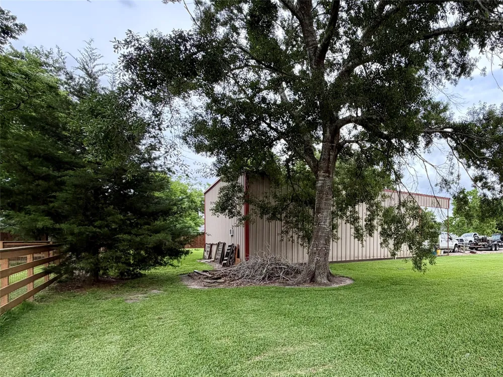 1503 Avenue H Danbury, TX 77534