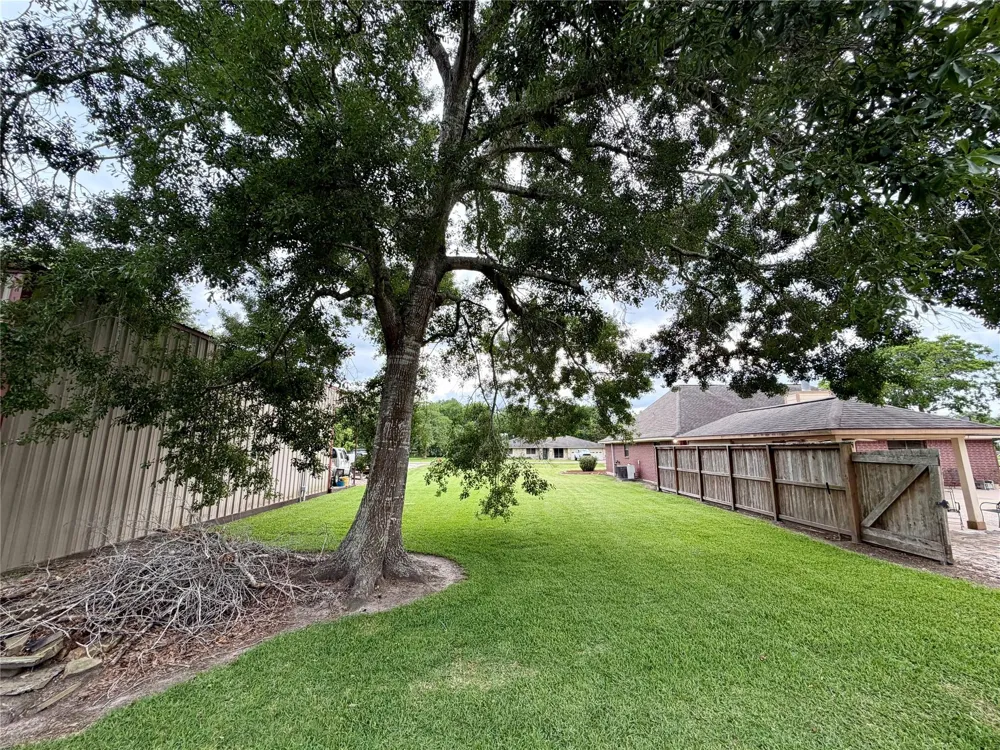 1503 Avenue H Danbury, TX 77534