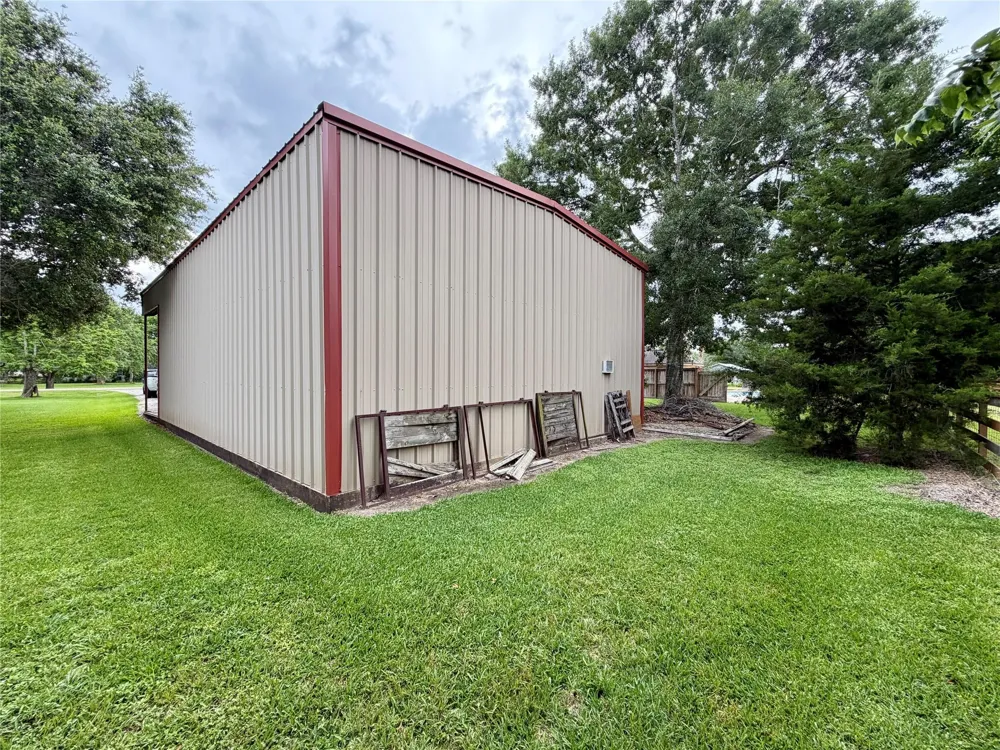 1503 Avenue H Danbury, TX 77534