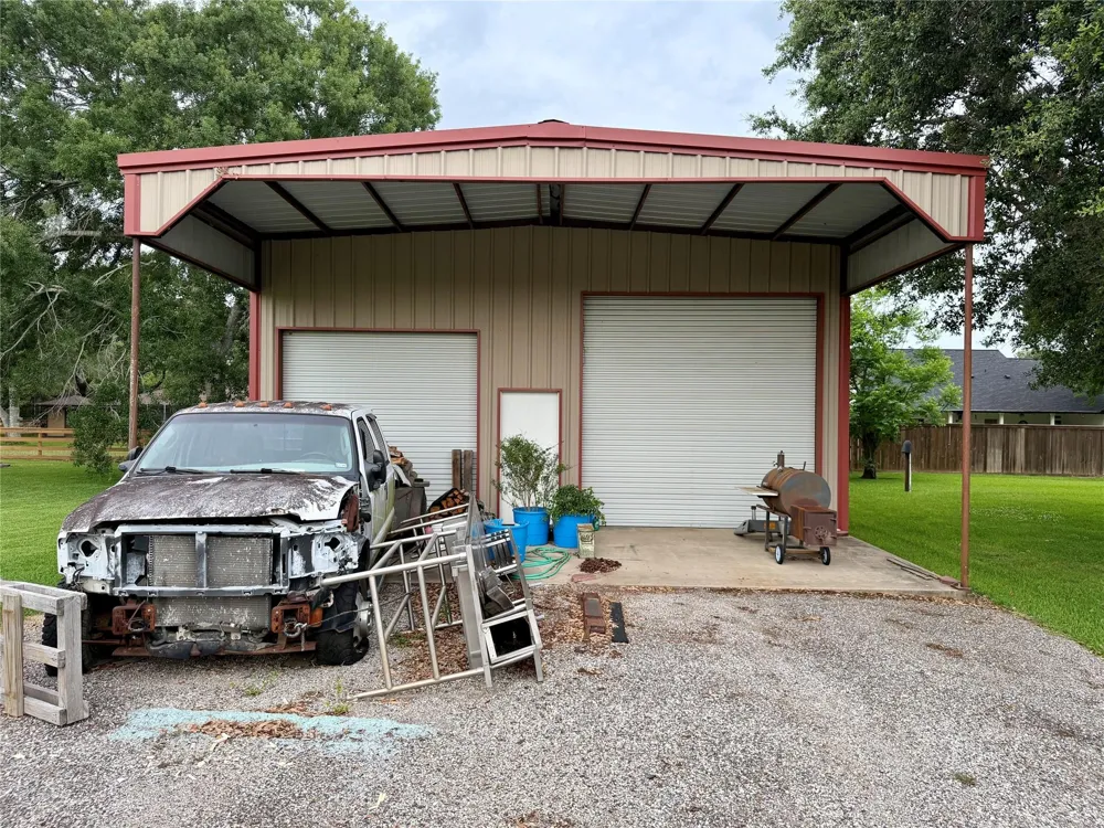 1503 Avenue H Danbury, TX 77534