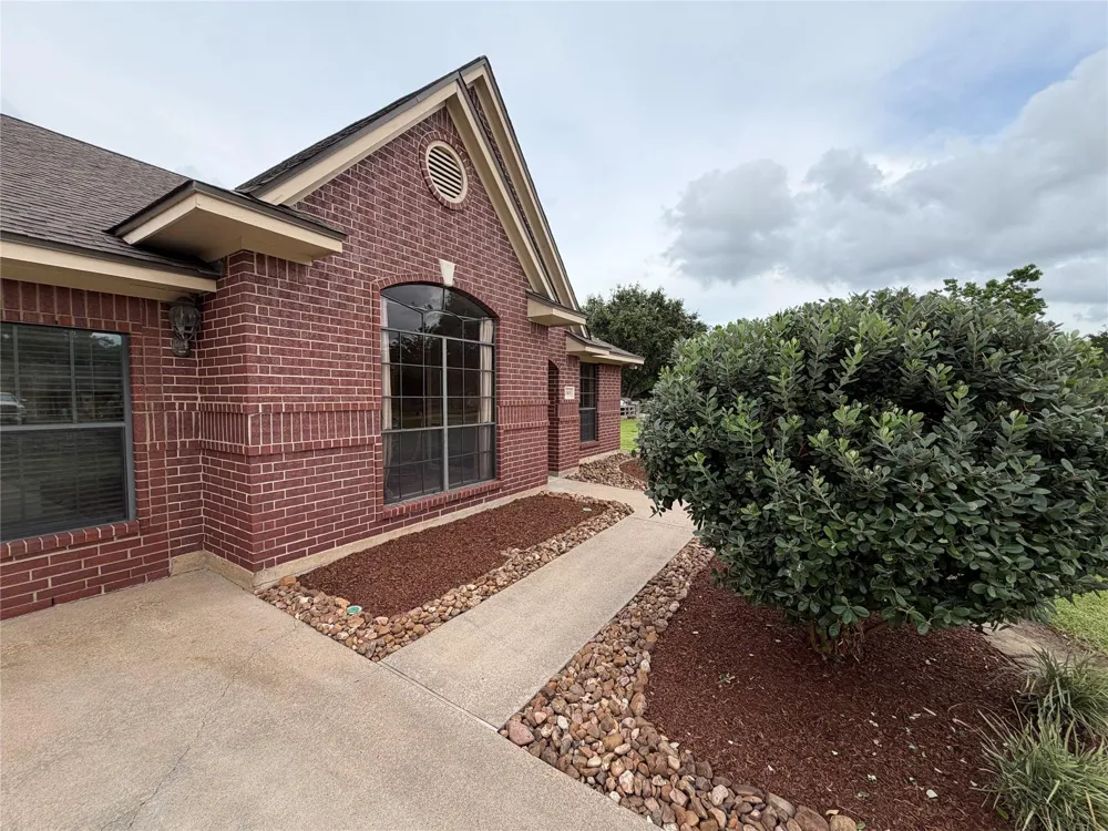 1503 Avenue H Danbury, TX 77534