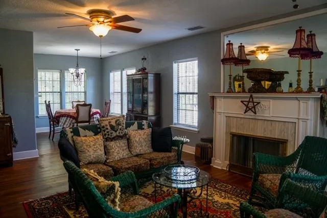 701 Gudron Avenue Hebbronville, TX 78361