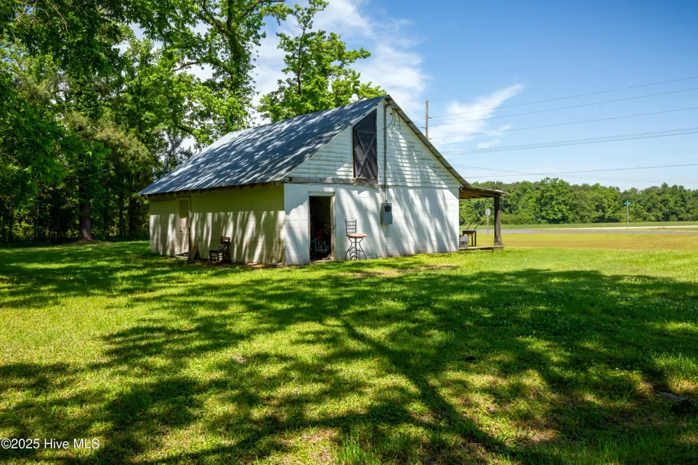 4173 Middle Road Trenton, NC 28585
