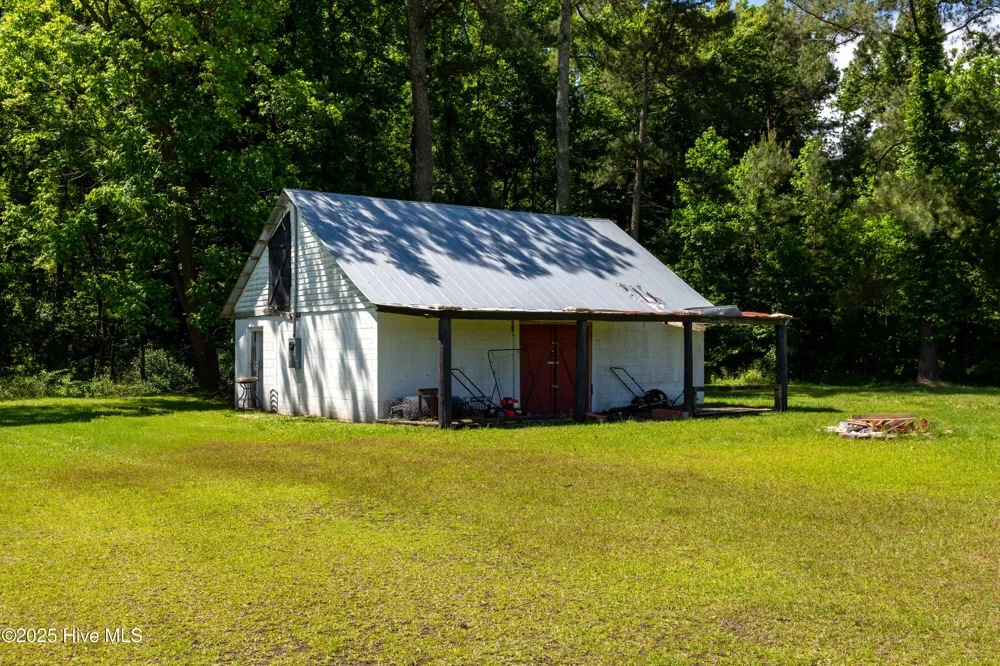 4173 Middle Road Trenton, NC 28585