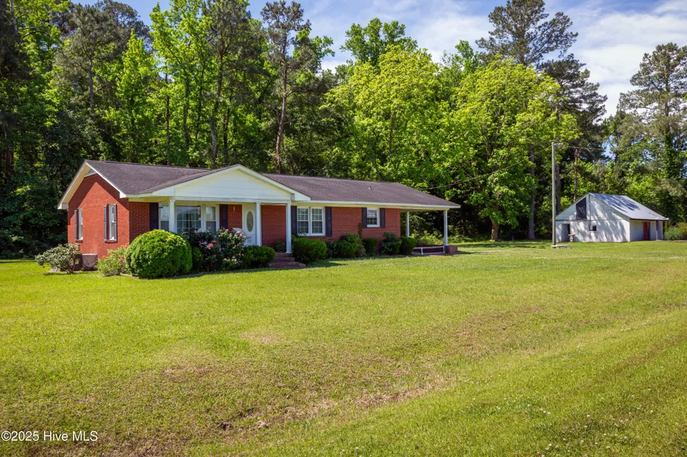 4173 Middle Road Trenton, NC 28585