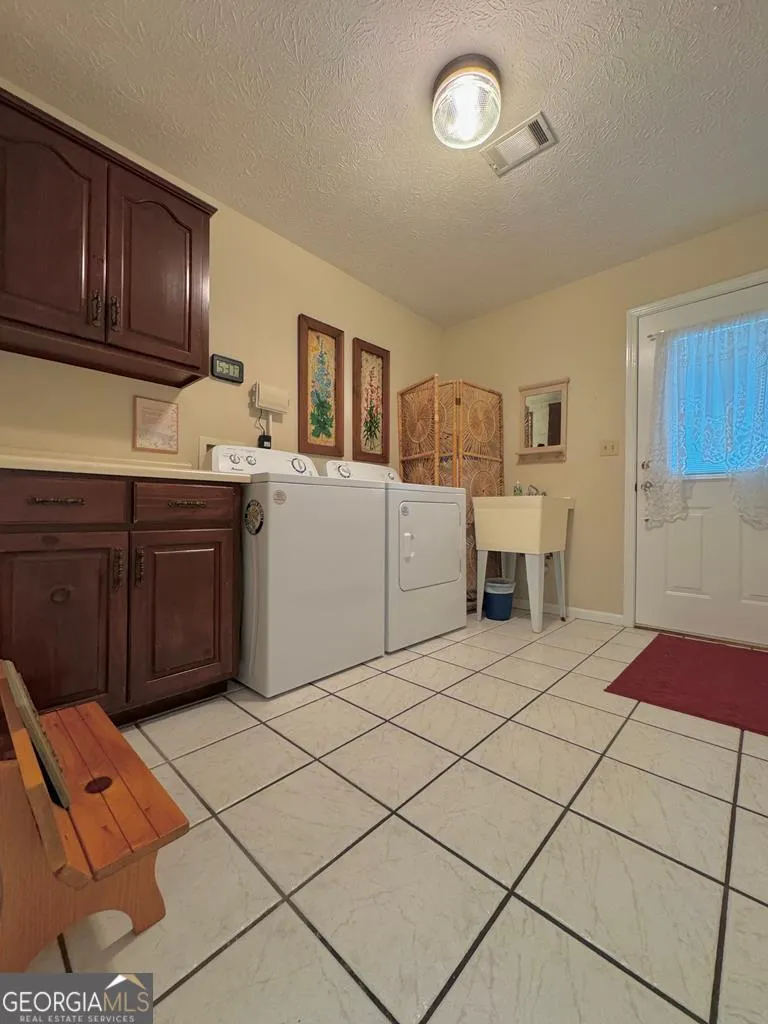 51 Jimmy Boatright DR Hazlehurst, GA 31539