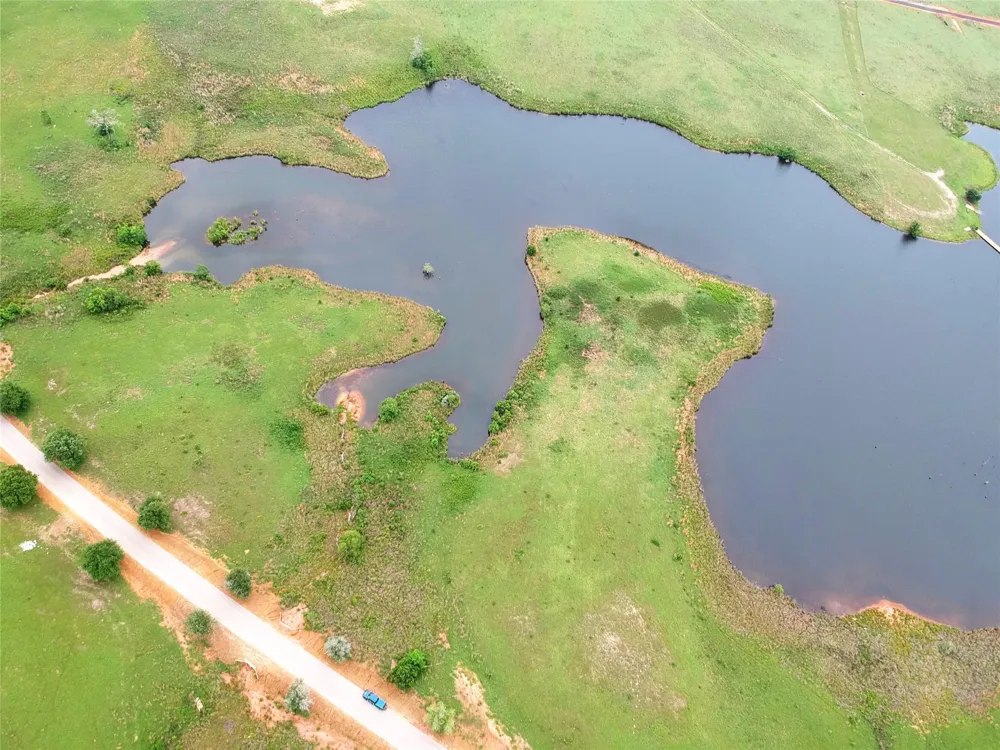172 Lakeland Ranch Drive Hillister, TX 77624