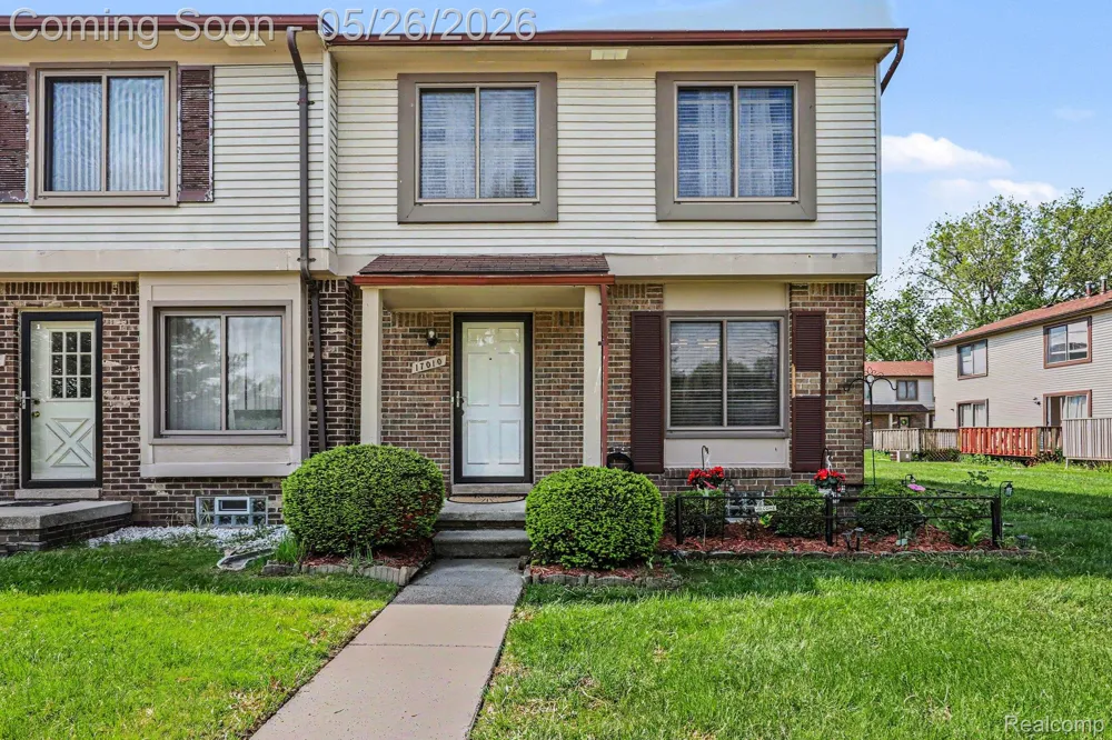 17010 Kingsbrooke Drive Clinton Charter Township, MI 48038