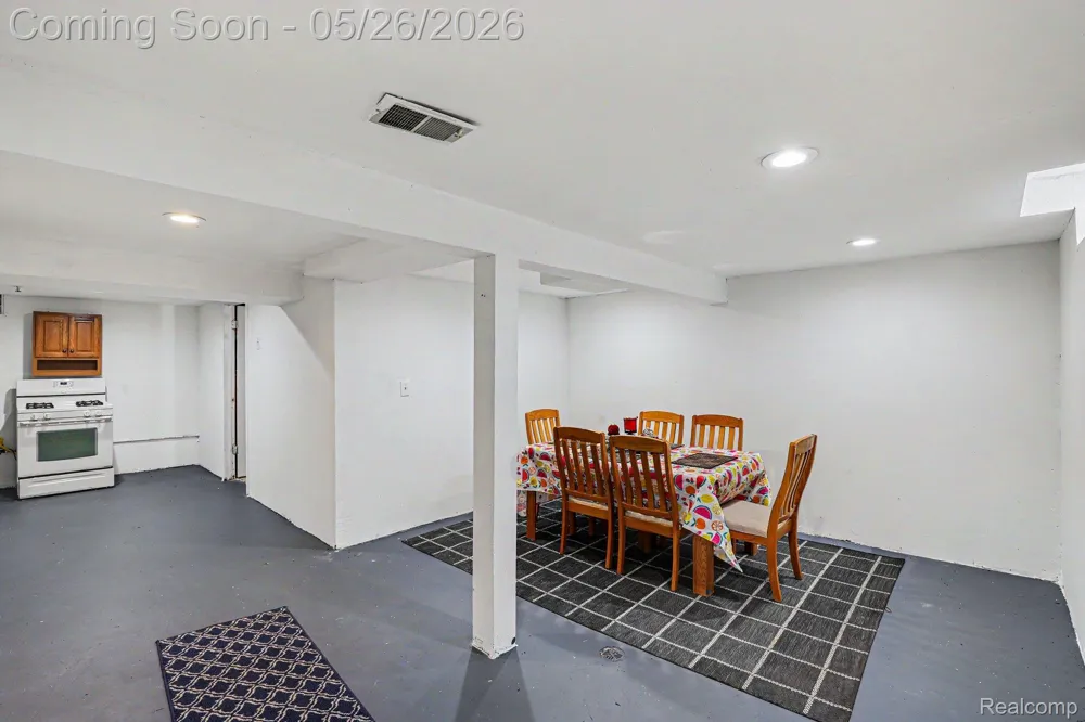 17010 Kingsbrooke Drive Clinton Charter Township, MI 48038