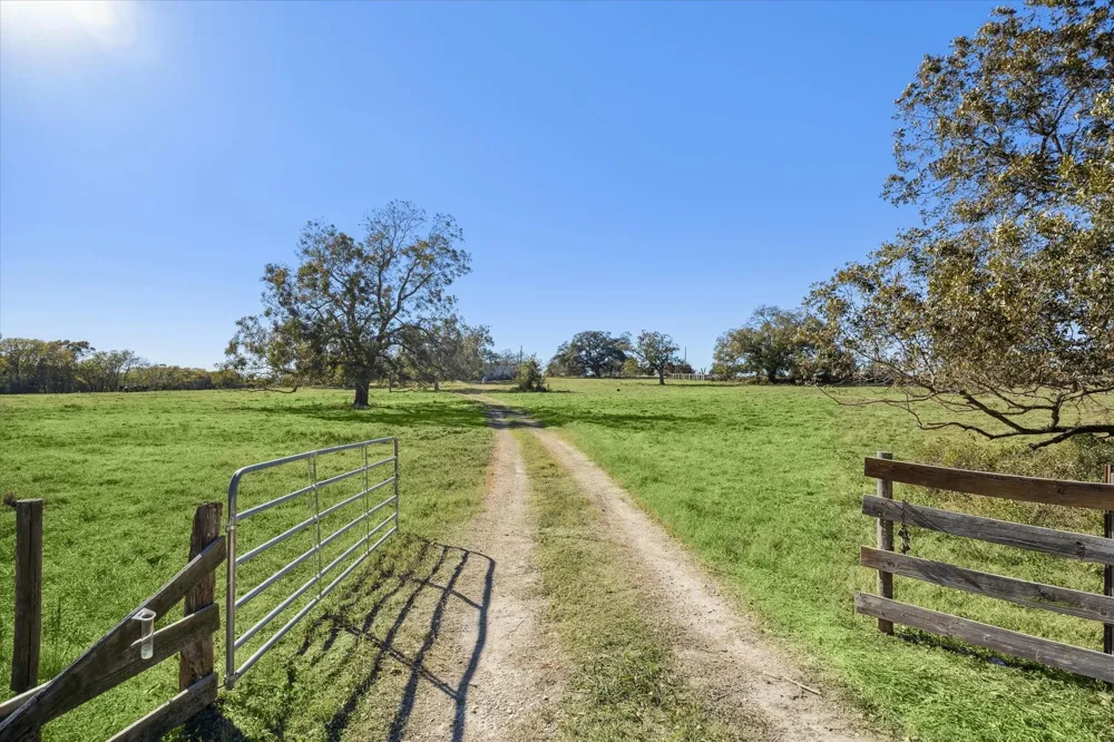 6230 Kovar Road Fayetteville, TX 78940