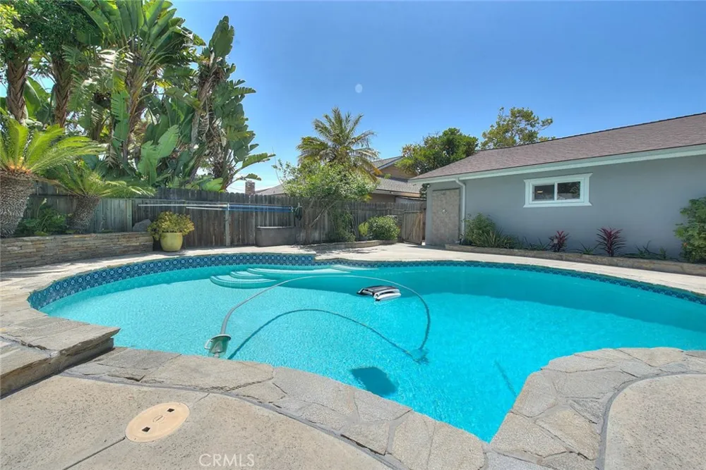 1517 E 19th Santa Ana, CA 92705
