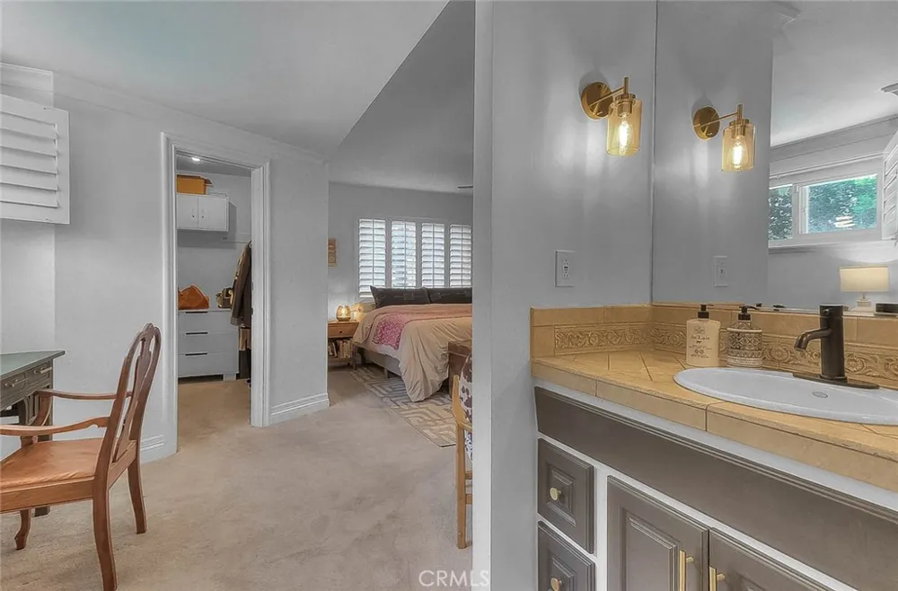 1517 E 19th Santa Ana, CA 92705