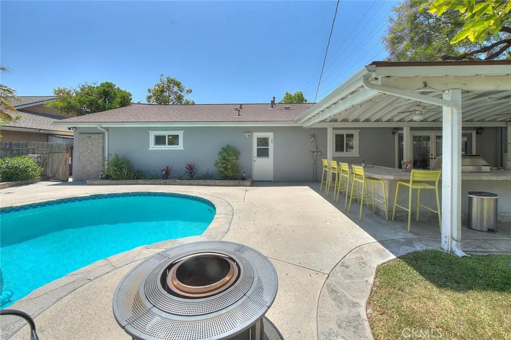 1517 E 19th Santa Ana, CA 92705