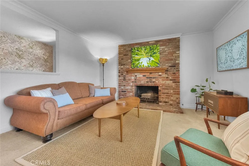 1517 E 19th Santa Ana, CA 92705