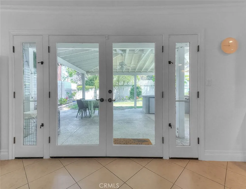 1517 E 19th Santa Ana, CA 92705