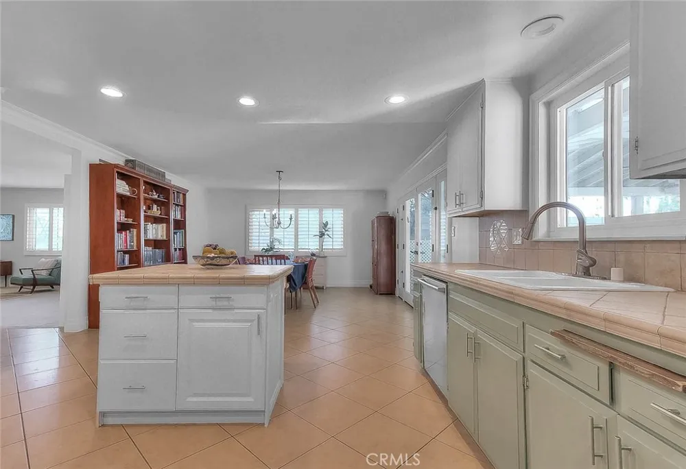 1517 E 19th Santa Ana, CA 92705