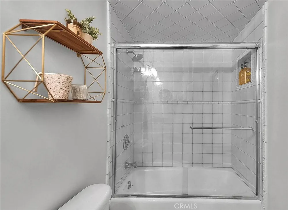 1517 E 19th Santa Ana, CA 92705